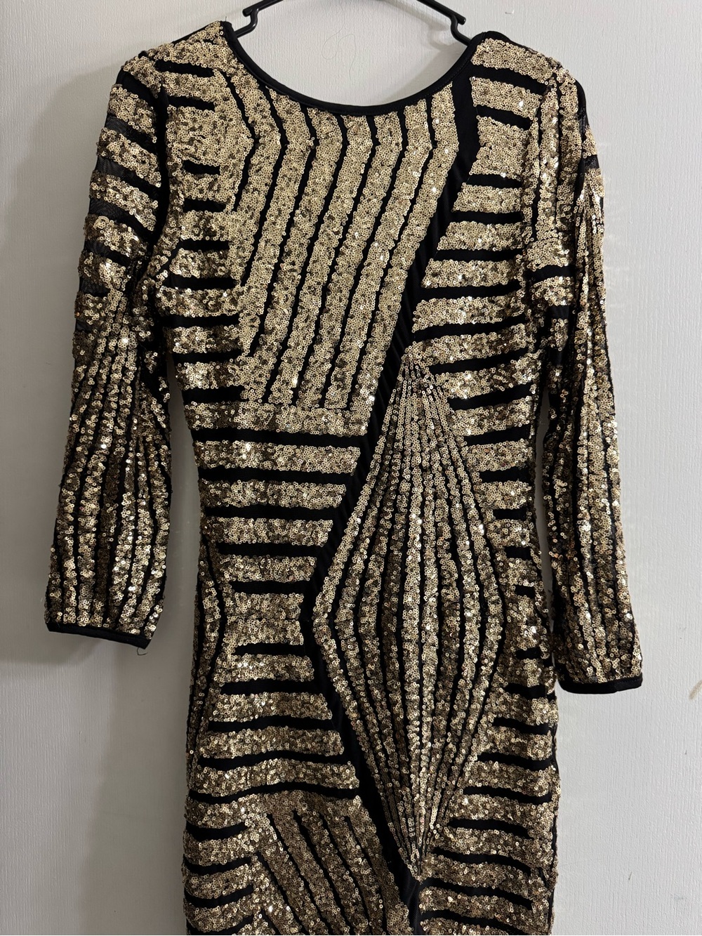Windsor Black and Gold Sequin Long Sleeve Bodycon Dress